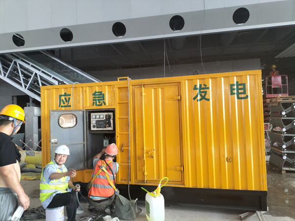 大洼怎样判断空气滤清器是否需要更换？