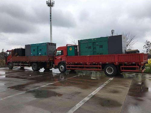 大洼涂抹密封胶后，需要等待多长时间才能安装水冷式机油散热器密封件？